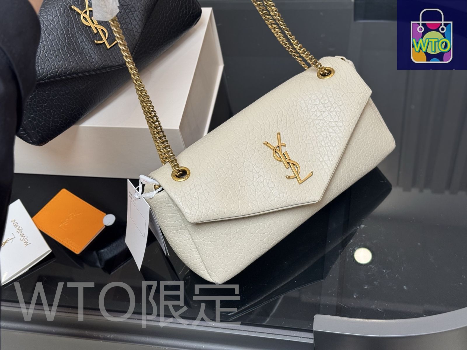 ★Saint Laurent直営店★calypso ハンマー加工 ミニバッグ Saint Laurent Calypso Mini Bag in Lambskin 24x20x3 cm Black