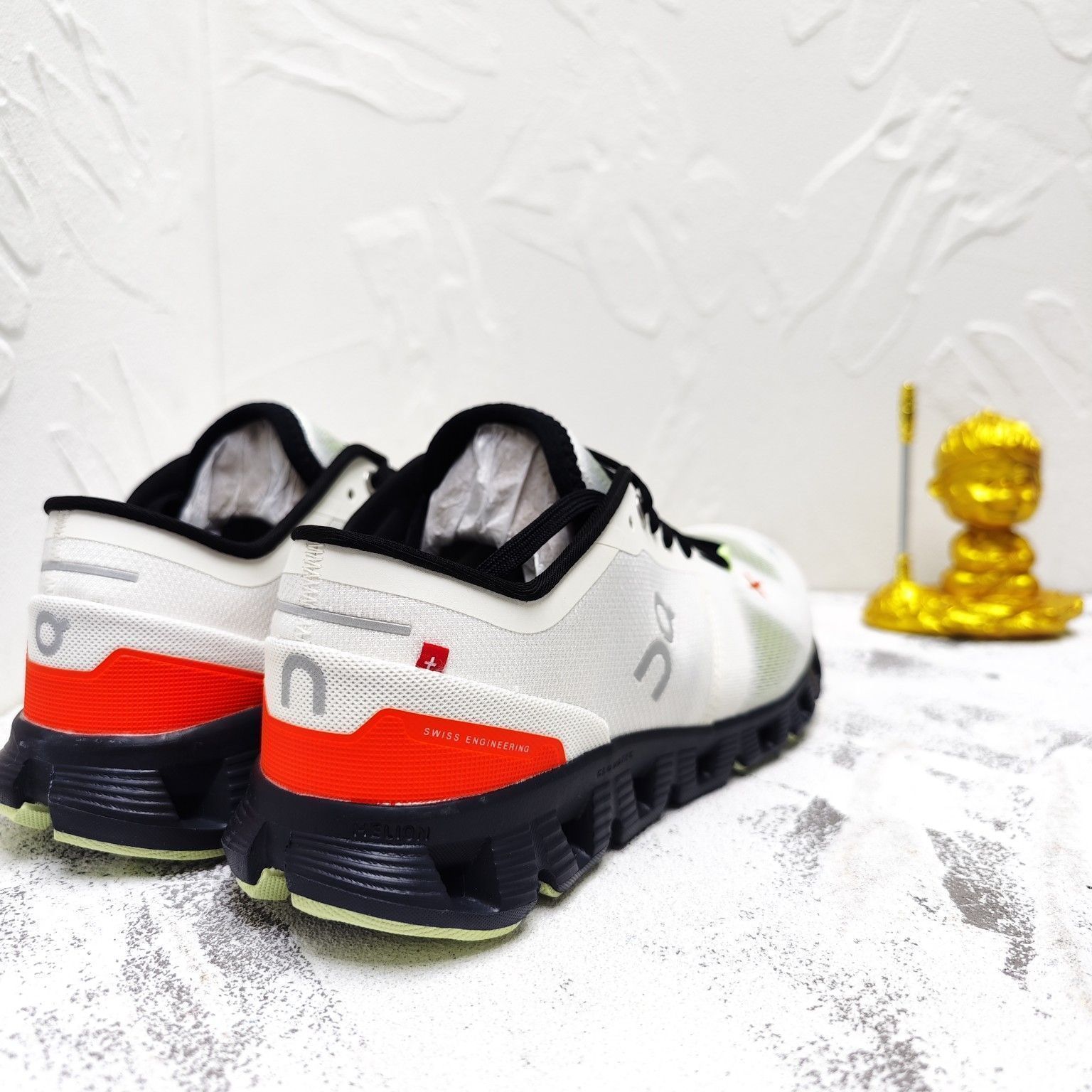 【レア】 ONEオンRUN ON CLOUDSトレーニングセットアップSサイズ On Cloud X3 Sneakers オン クラウドX3 ジョギング スポーツ