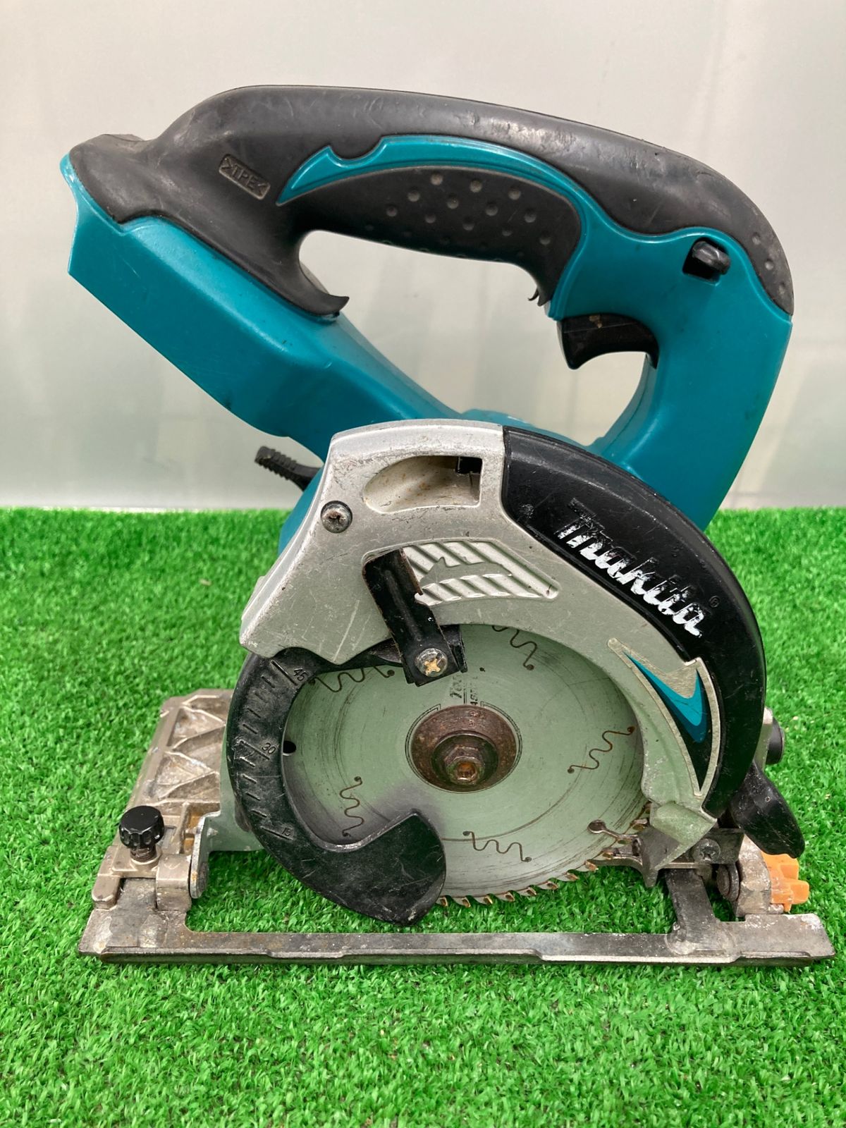【中古品】【0922】makita(マキタ) 14.4v充電式マルノコ 本体のみ SS540DZ　ITUKMX82JZLI