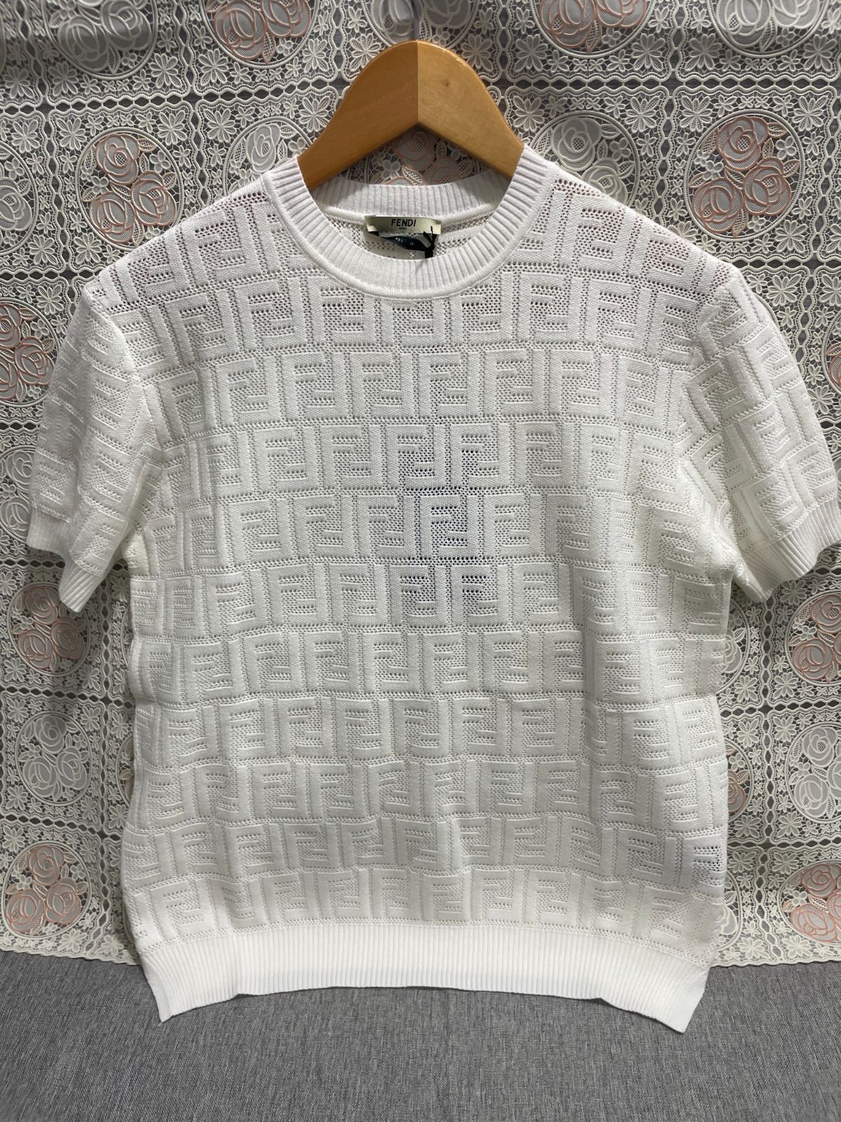 が大特価！ レディース FENDI M☆ホワイト Tシャツ ニット半袖 FF 