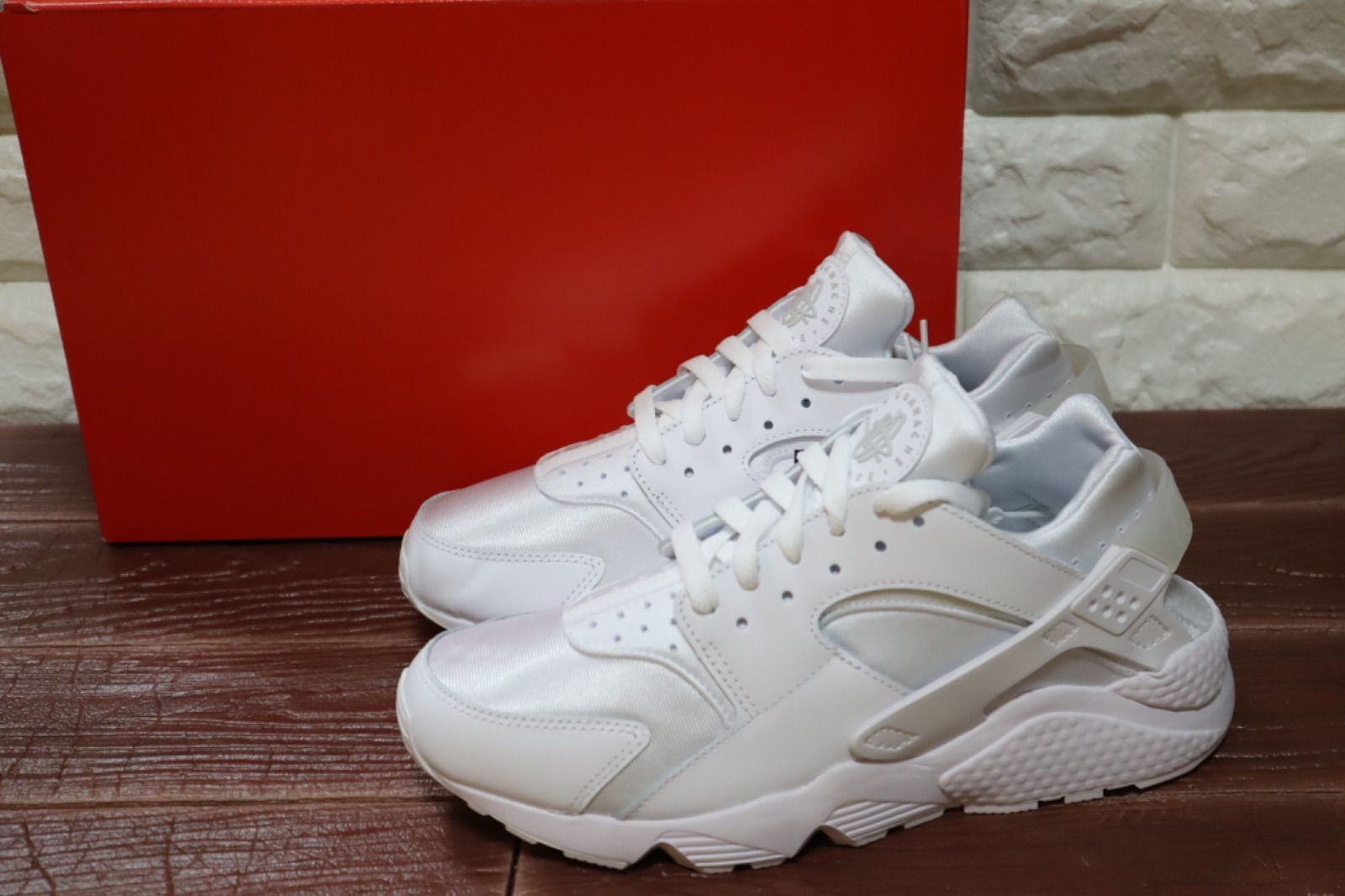 新品 NIKE ナイキ AIR HUARACHE エアハラチ メンズスニーカー 白