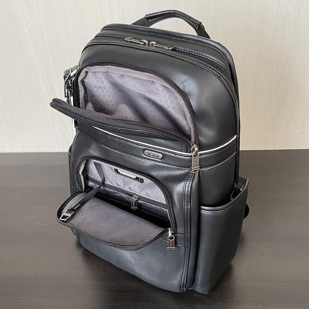 TUMI ALPHA BRAVO コンパクト バックパックレザー - メルカリ