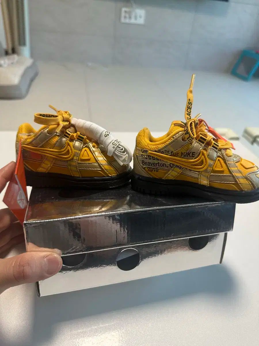 100 NIKE