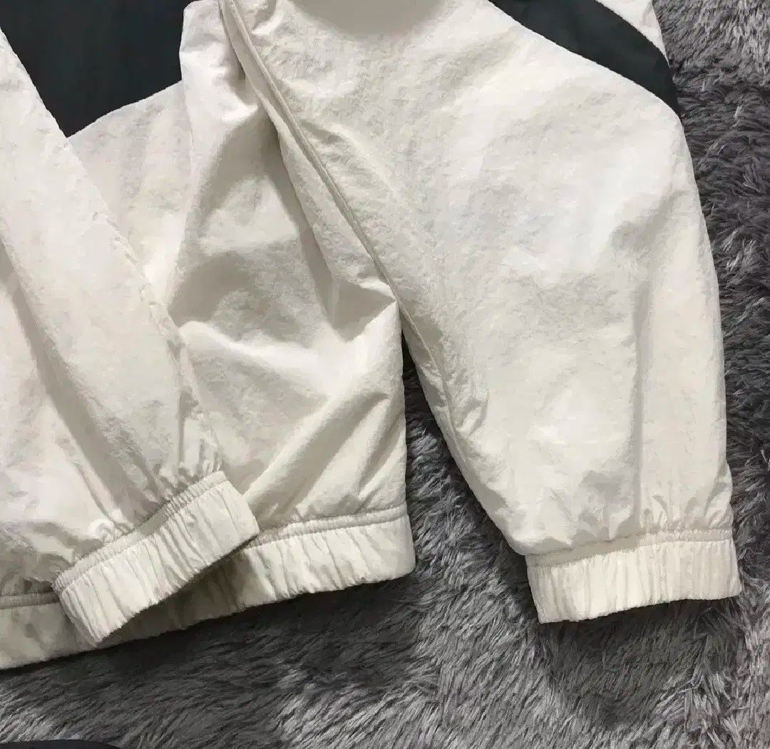Nike(ナイキ） ビックスウォッシュ ウーブン ジャケット 白 ほぼ