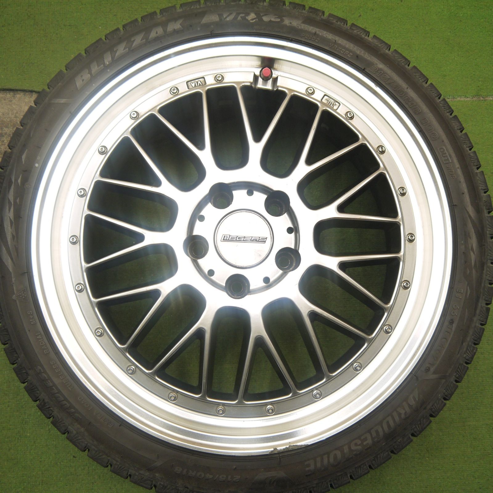 バリ溝 21年 9.5分 スタッドレス 215 40R18 ブリヂストン ブリザック VRX3 Stich LEGZAS M110 シュティッヒ レグザス 18インチ PCD114.3 5H 5100602Hス TRITUETUBI_COM