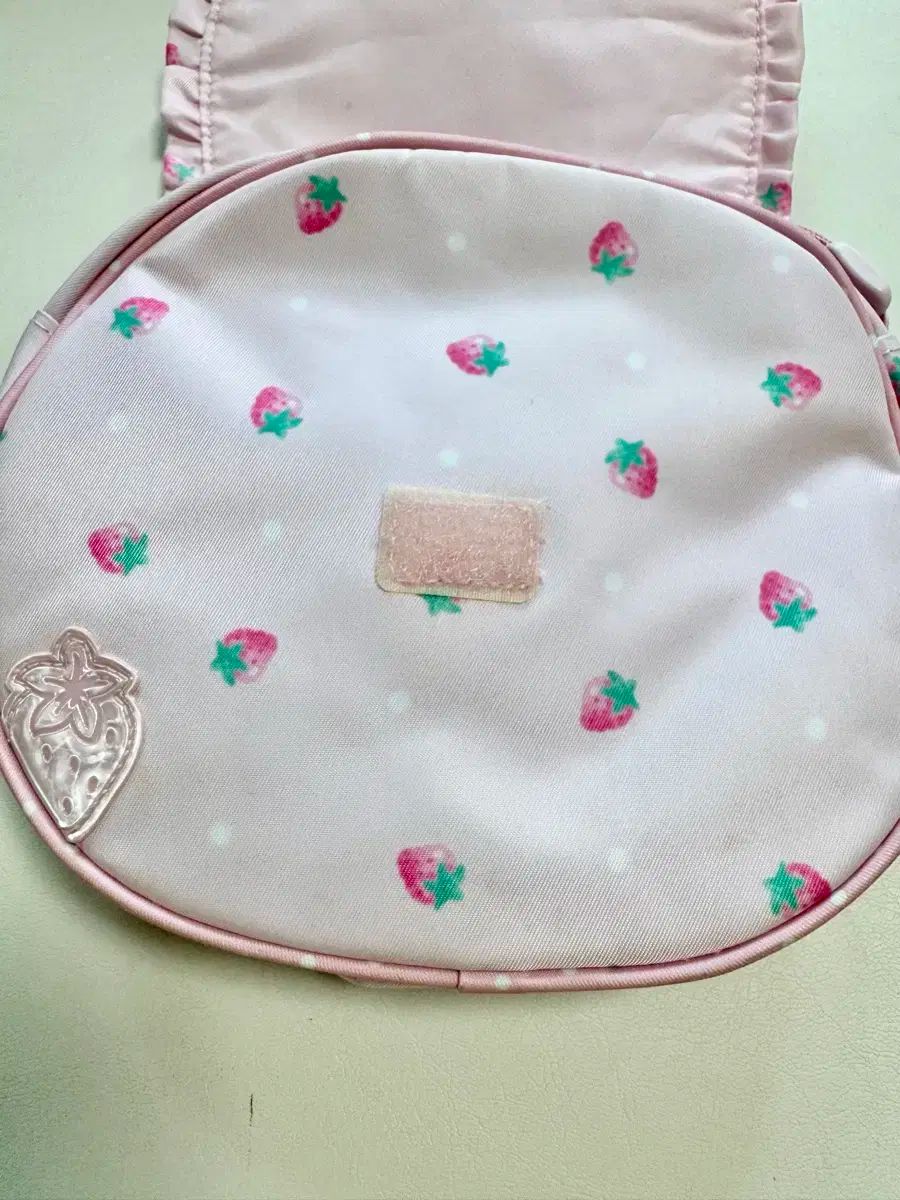 ストロベリー・ショートケーキ キティ コラボ バッグ 配送 ハロー