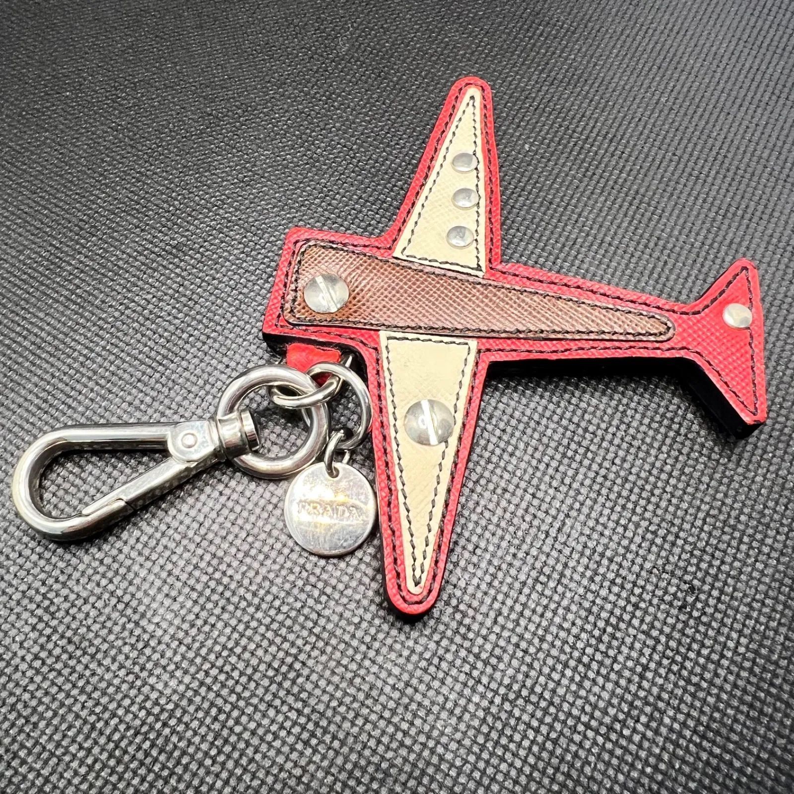 PRADAチャーム飛行機 楽天市場】プラダ 飛行機キーホルダー バッグチャームレディース