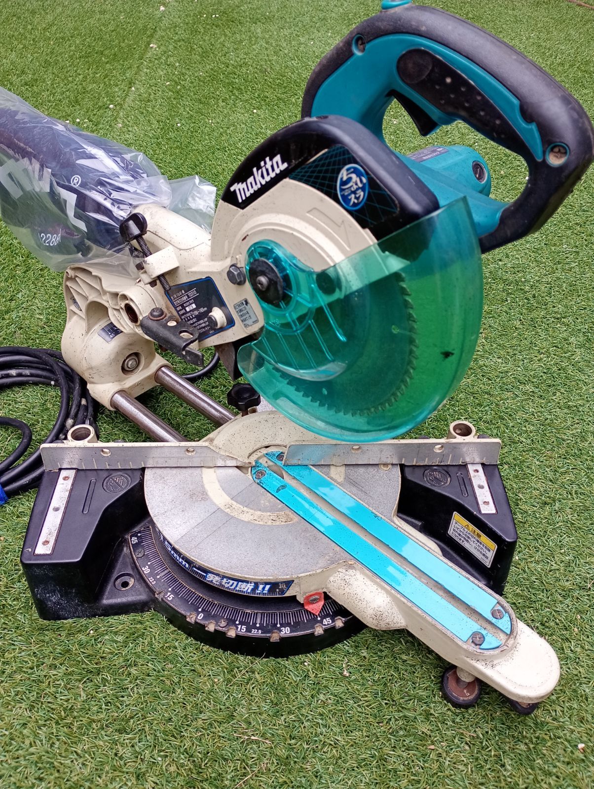 【送料無料☆彡比較的綺麗です♪】makita マキタ 165mm スライドマルノコ LS0611 丸鋸/丸ノコ/丸のこ 内装業 大工道具 切断機 マキタ 165mm スライドマルノコ LS0611 マキタ LS0611FL スライド