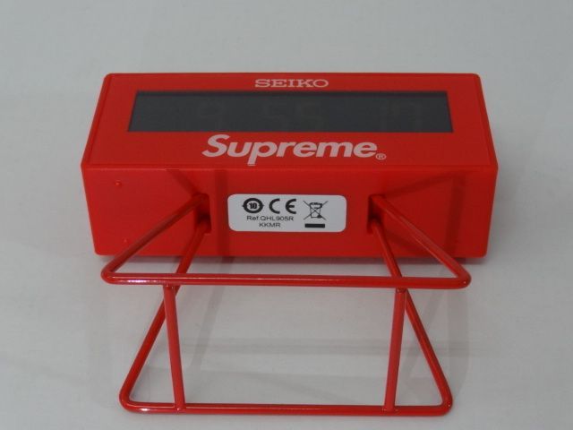 SEIKO Supreme QHL905RL レッドデジタル時計 Seiko Supreme Collaboration Marathon Digital LCD Alarm Clock