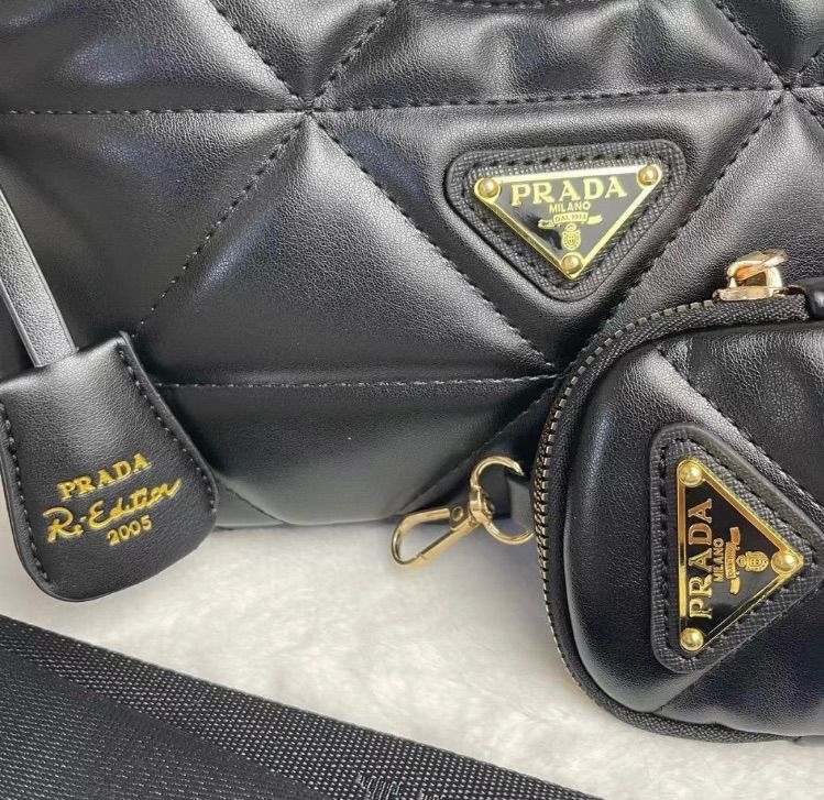 新品 ☆ノベルティ ショルダーバック PRADA プラダ