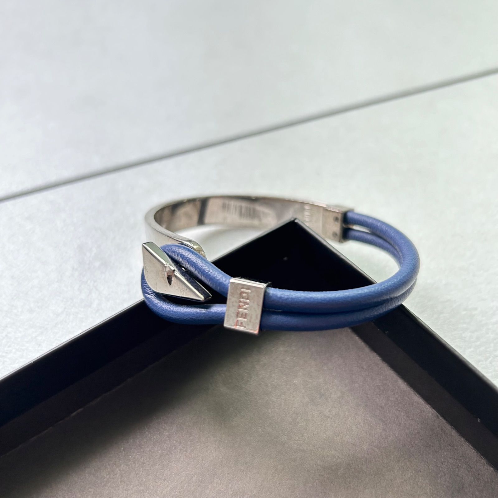 モンスターリバーシブルブレスレット