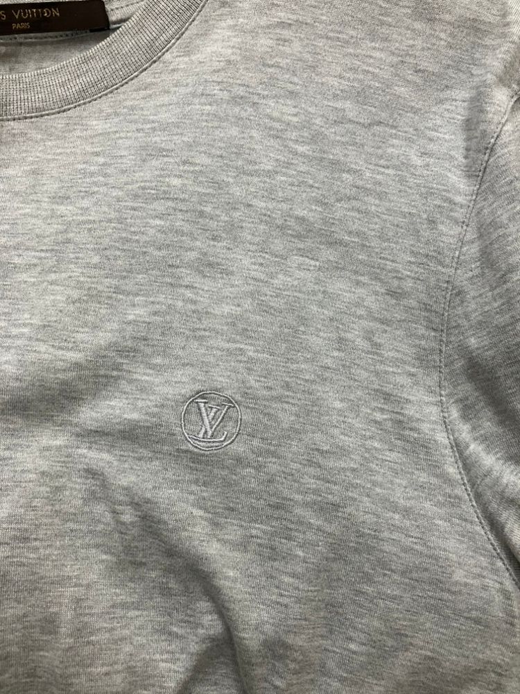 国内発送/本物保証/Louis Vuitton グラフィック半袖クルーネック LOUIS VUITTON - 11242【美品・Lサイズ】ルイヴィトン☆近年