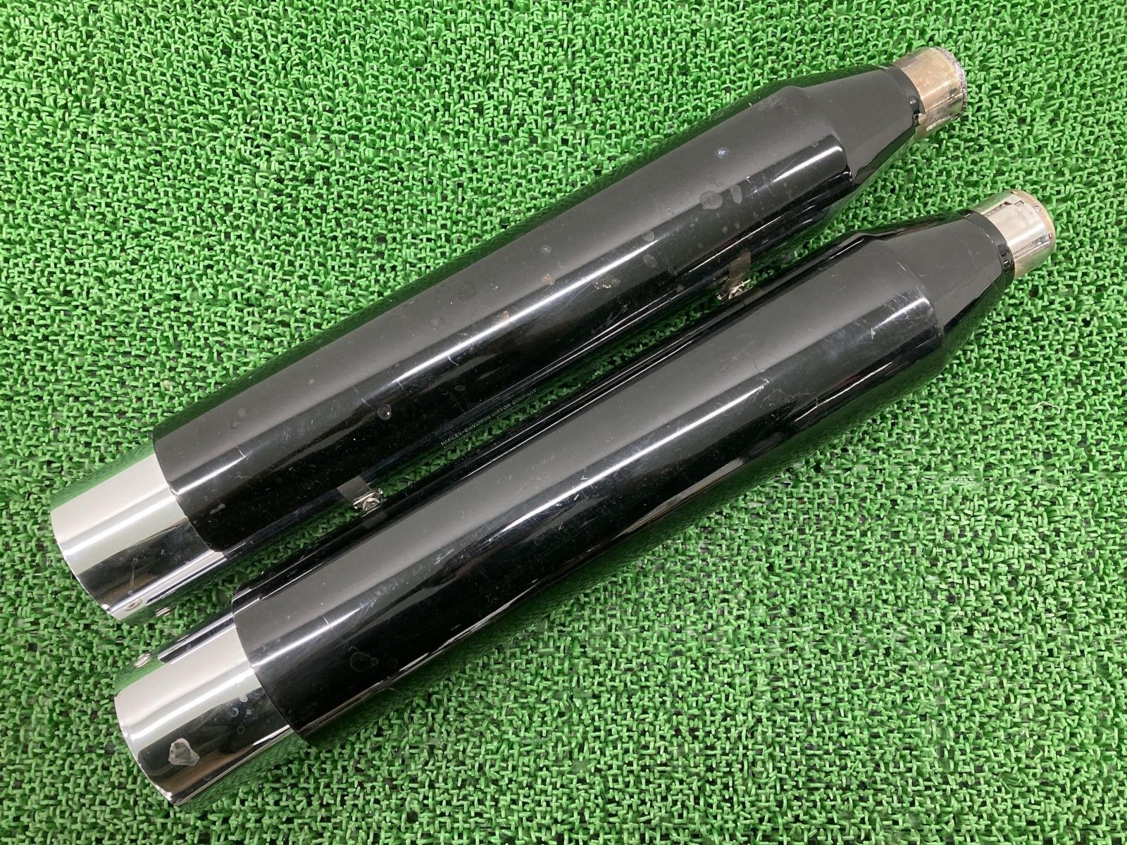 FXSB1690 サイレンサーマフラー 64900418 ハーレー 純正 バイク 部品 ソフテイル ブレイクアウト コケキズ無し 品薄 【中古】 61 FXSB1690 サイレンサーマフラー 64900418 ハーレー 純正 バイク 部品