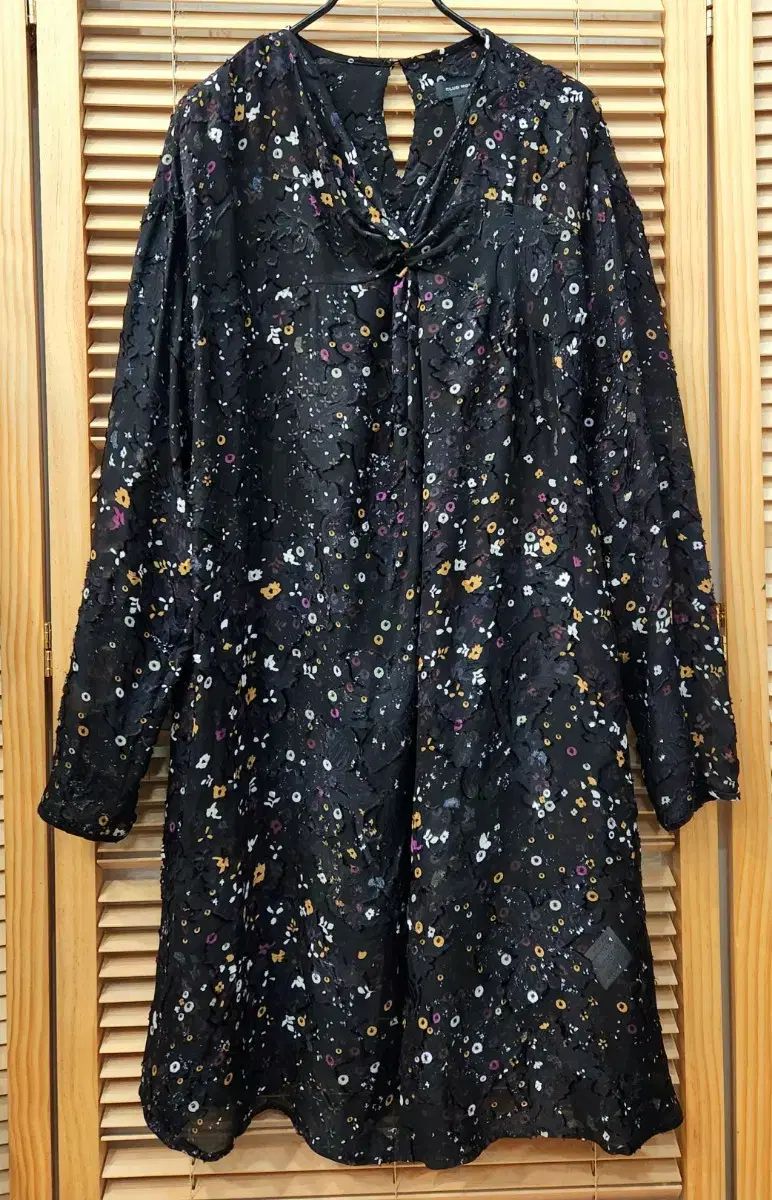 Club Monaco クラブモナコ ツイスト シルクフラワー ワンピース