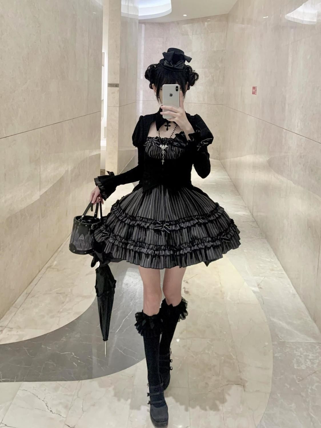 フェイクレイヤード喇叭袖トップス＆ストライプスカート