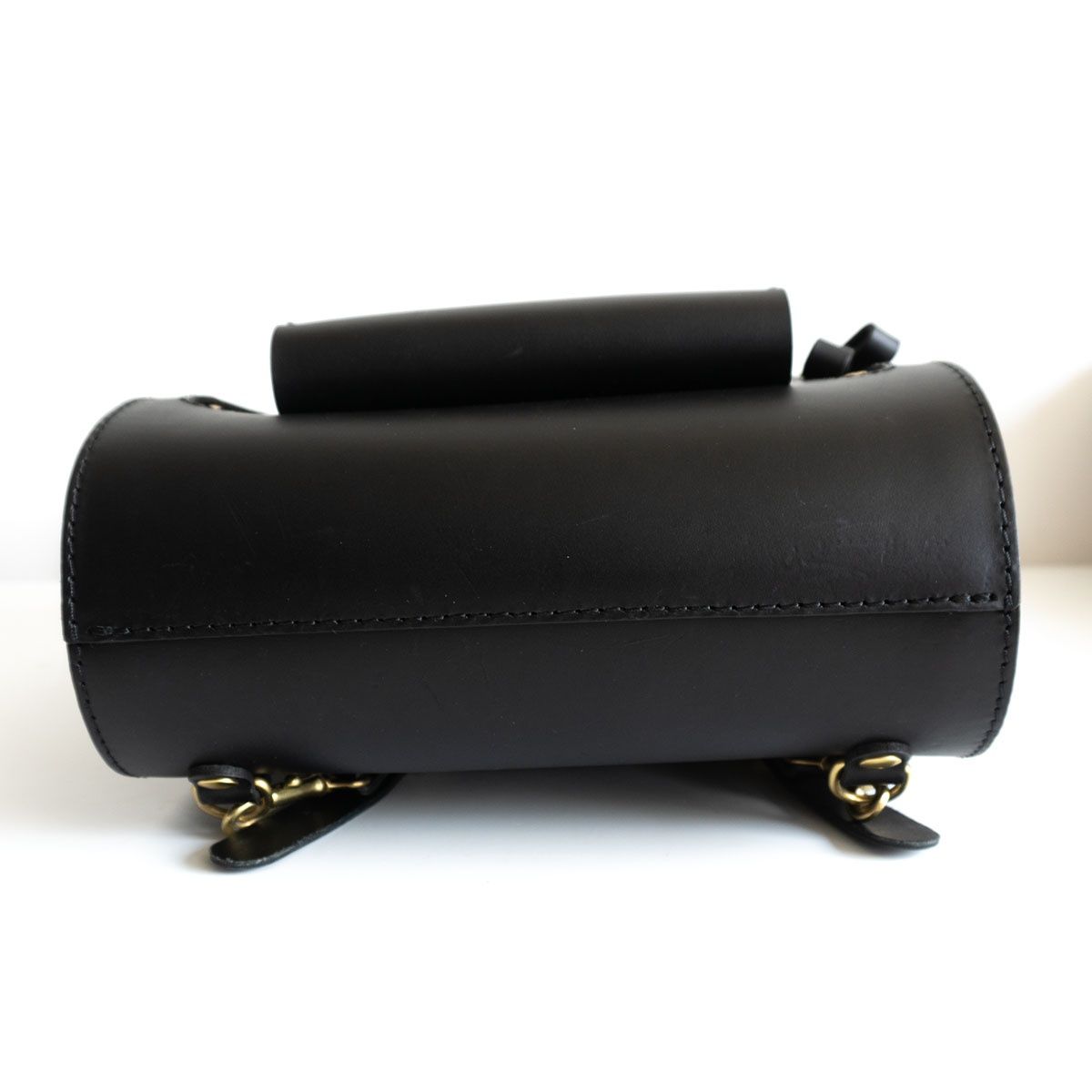 美品】 HERZ ヘルツ 【流線型リュック(R-2)】 ブラック バック