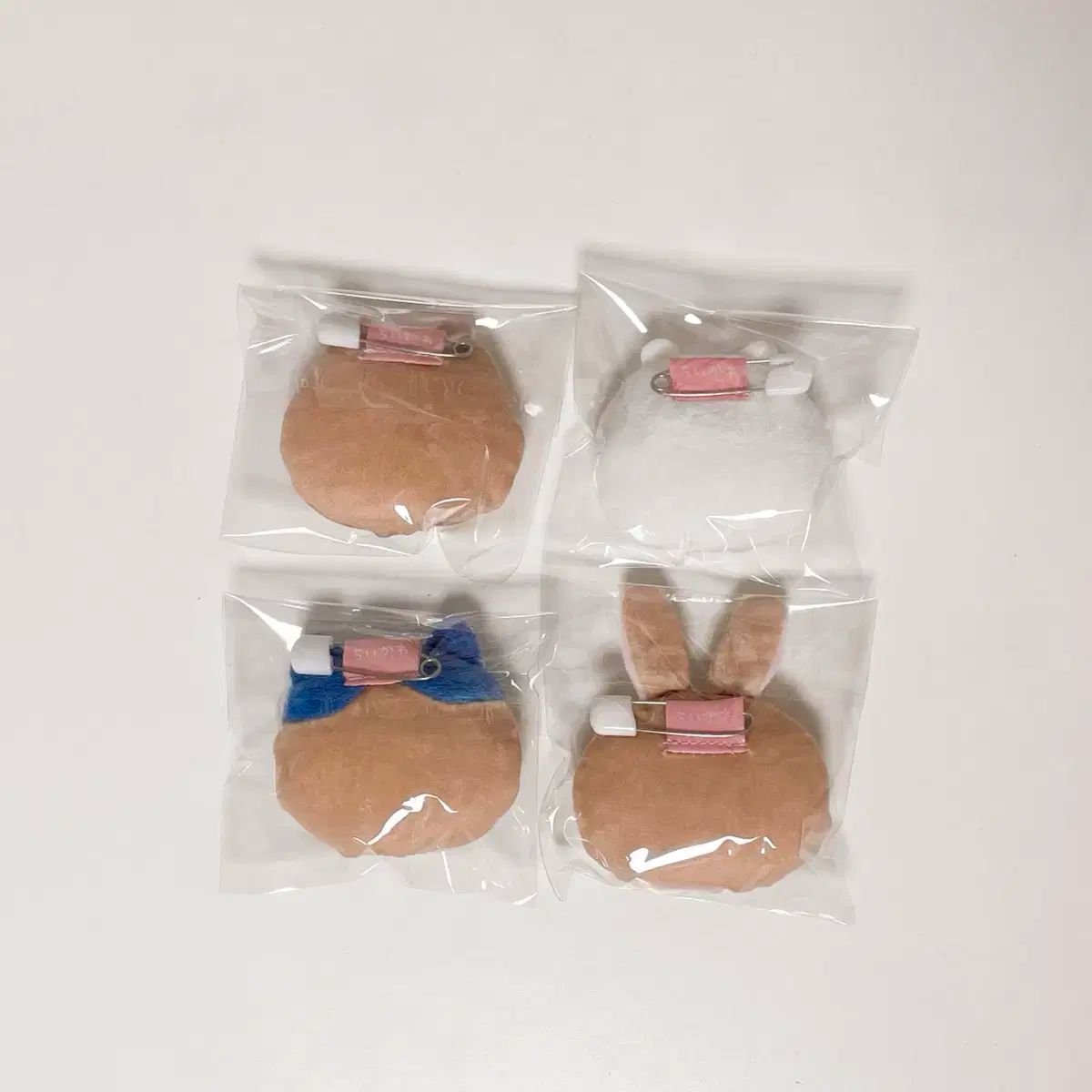 非売品　美品　ちいかわ観光　ノベルティ　おかおバッジ　うさぎサングラス　おまけ付 ちいかわ☆なかよしぬいぐるみバッチ(サングラスと日焼け)うさぎ