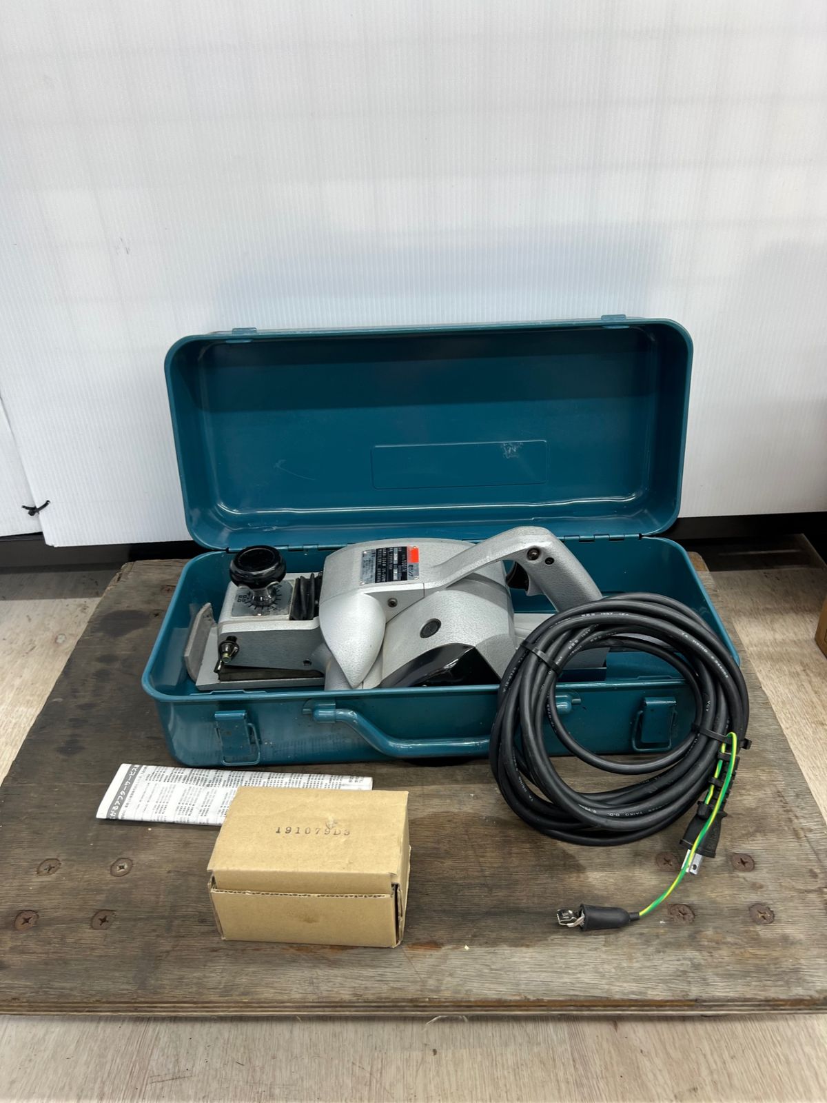 makita/マキタ 82mm 際カンナ 1001N 【川越店】 - メルカリ