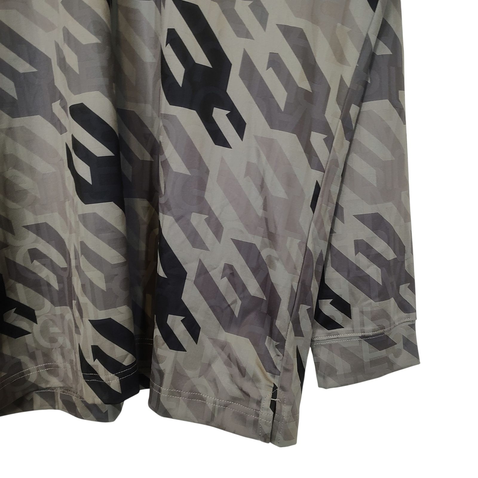 モックネック シャツ