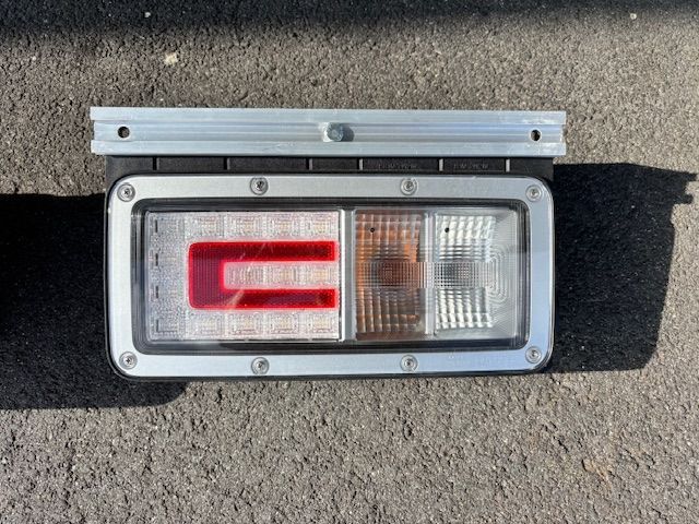 KOITO 日野純正LEDテールランプ 左右セット トラック⑰ KOITO日野純正