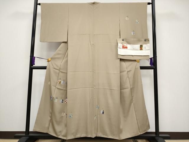 平和屋着物■極上　本加賀友禅作家　金丸修一　訪問着　仕覆花文　伊と幸　空五倍子色地　反端付き　逸品　CYAA3240s5 平和屋着物□極上 本加賀友禅作家 金丸修一 訪問着 仕覆花文 伊と幸 空