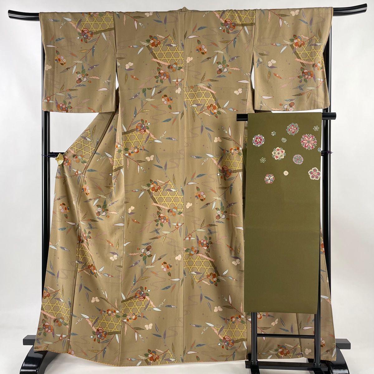 ☆新古品 水玉の白大島紬 m4239 紬 新古品・中古品をお探し