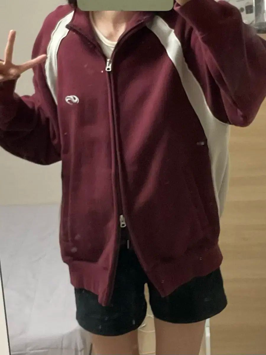 アップバーガンディー