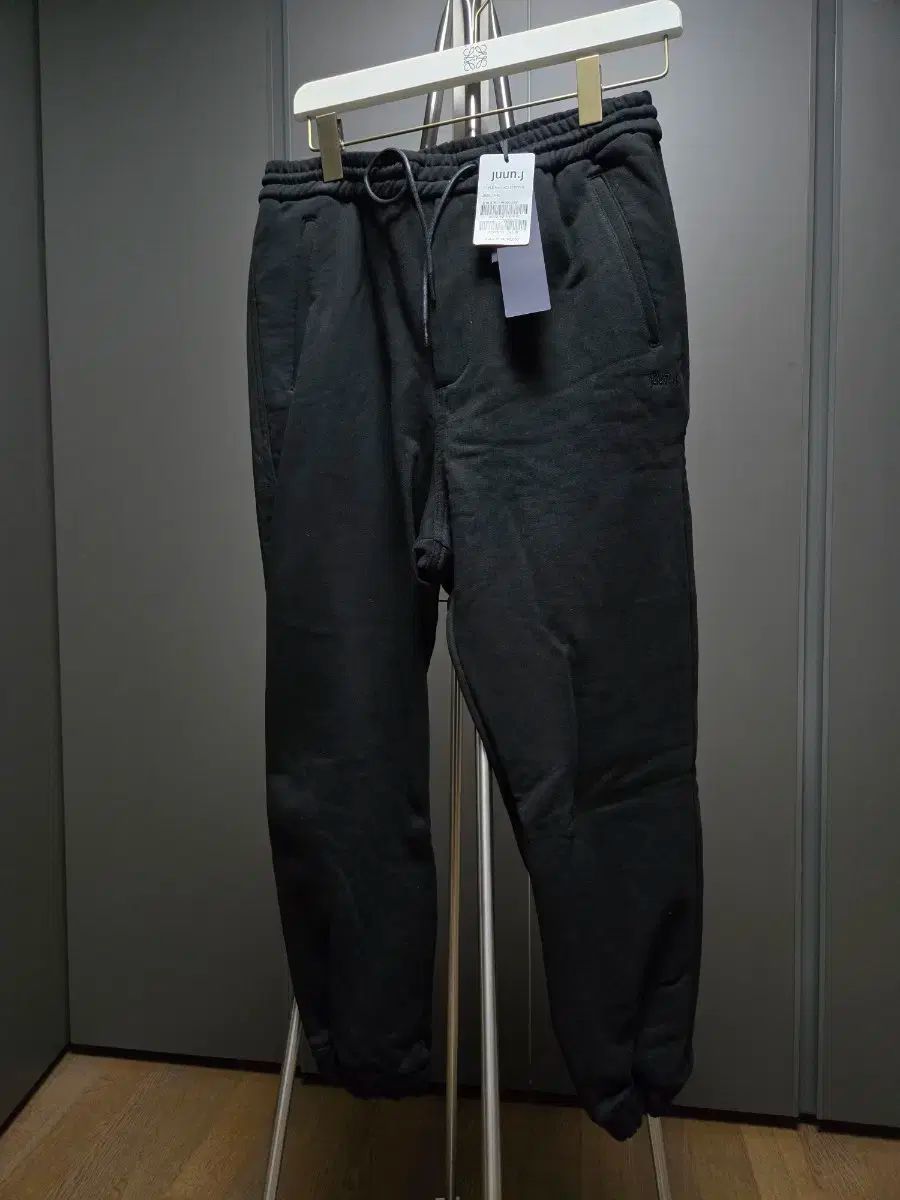 【雷市場（ポンジャン）商品韓国直送】 Juun.J(ジュンジェイ) 基本 黒 ジョガーパンツ 新品