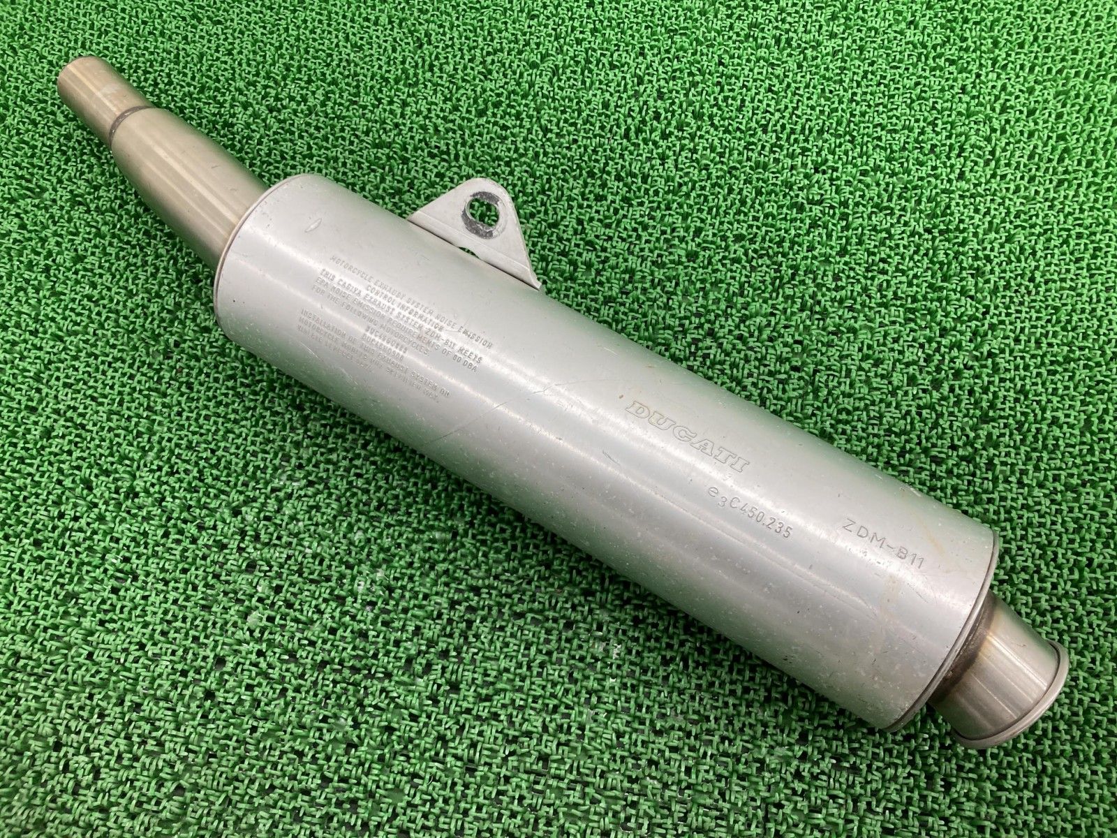 900SS サイレンサーマフラー 左 574.1.036.2A ドゥカティ 純正 バイク 部品 コケキズ無し 品薄 希少品 車検 Genuine 【中古】 69 900SS サイレンサーマフラー 左 574.1.036.2A ドゥカティ 純正 バイク