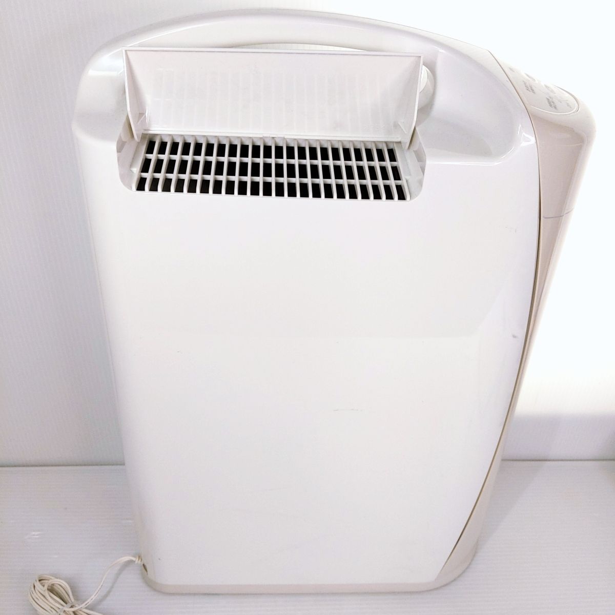 中古品】コロナ 衣類乾燥除湿器 2022年製 ホワイト CD-S6322〇YR