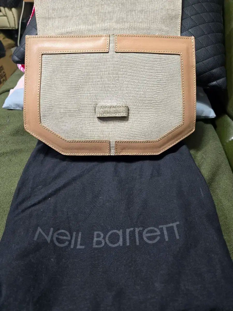 Neil Barrett ニールバレット クロス バッグ 女性 レディース ブランド