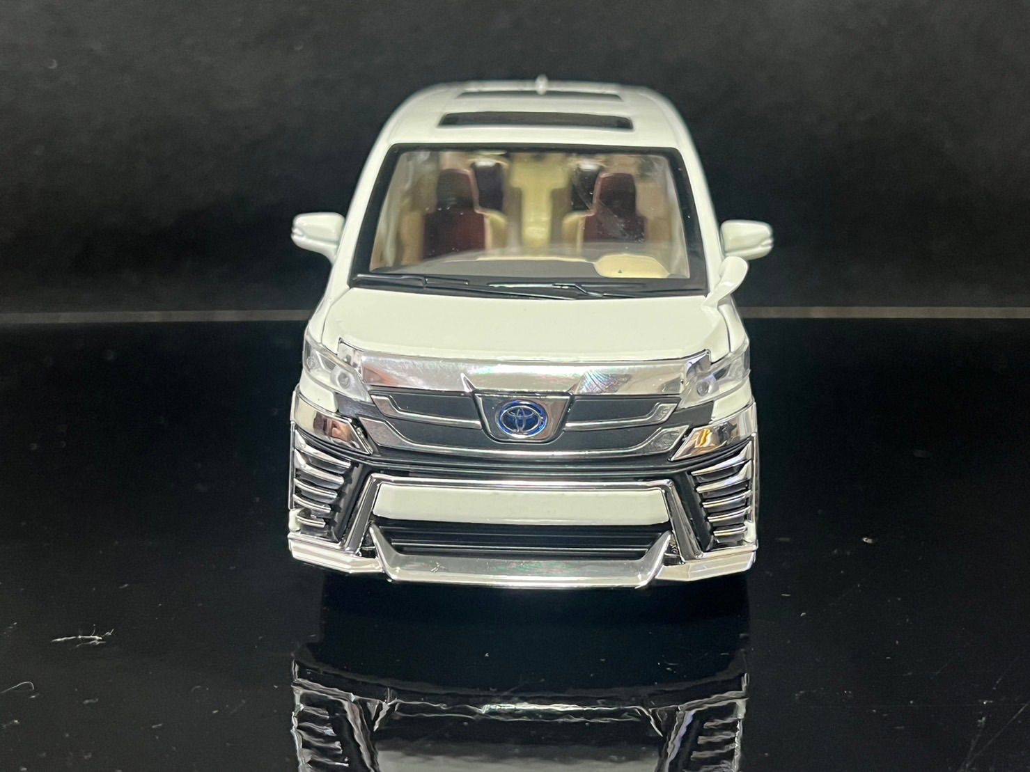 ト ヨタヴェルファイア ホワイト ミニカー 1/30 新型ヴェルファイア