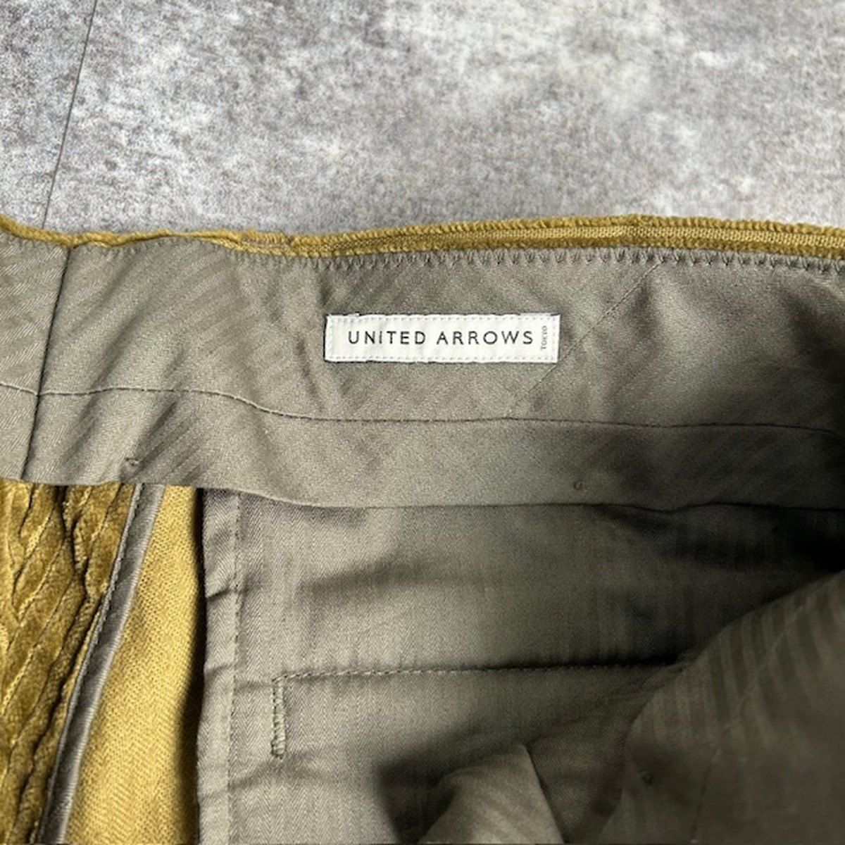 UNITED ARROWS ユナイテッドアローズ 23 AW corduroy tack Trousers コーデュロイパンツ タックパンツ メンズ M ブラック系 スラックス 