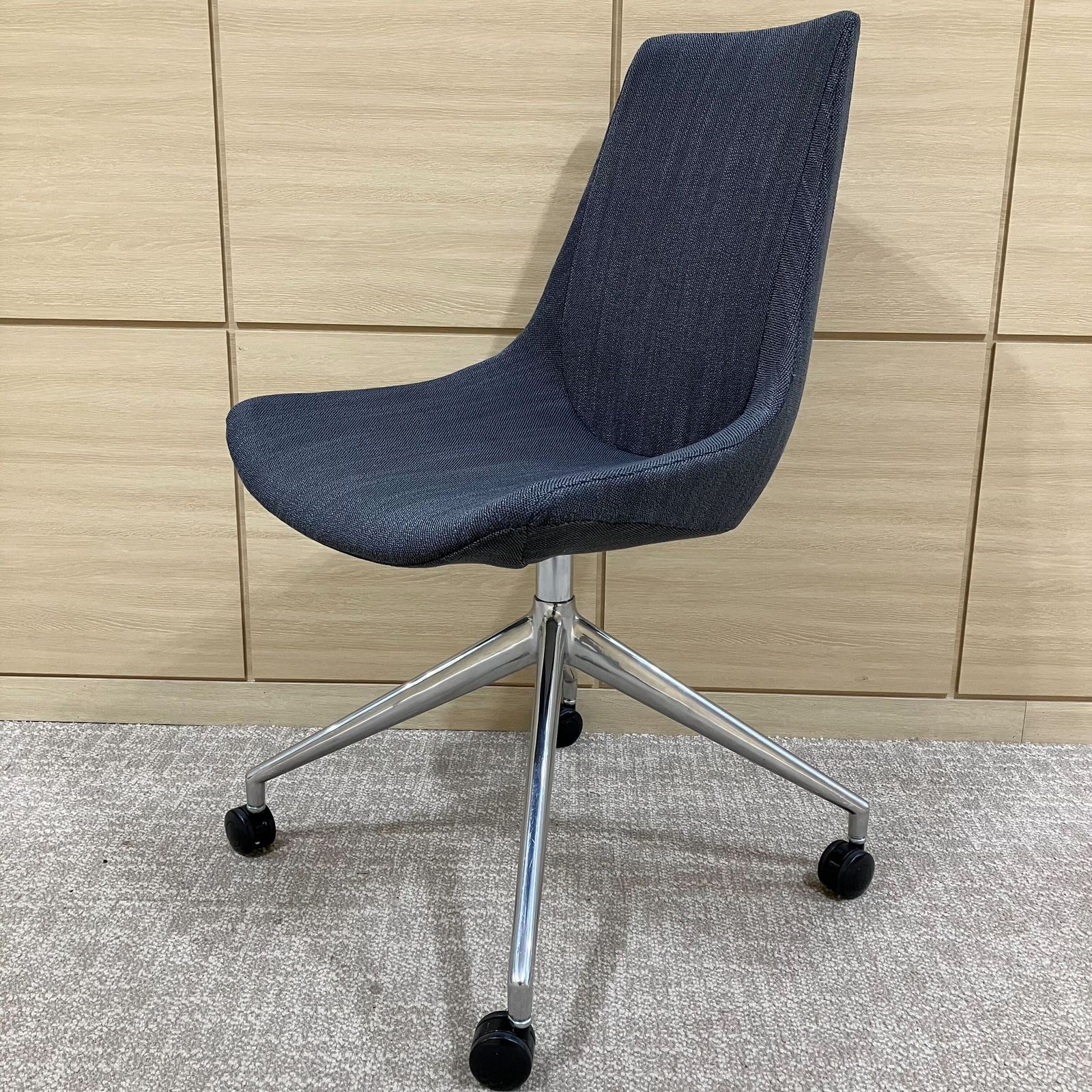 【中古 S(美品)】EMA(エマ) ミーティングチェア / グレー系 中古 S(美品)】EMA(エマ) ミーティングチェア / グレー系