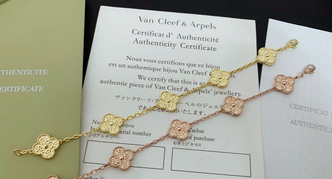 Van Cleef - Arpels ヴァン クリーフ＆アーペルのクラシックな四つ葉のクローバー 5 つの花のブレスレット｜ ｜