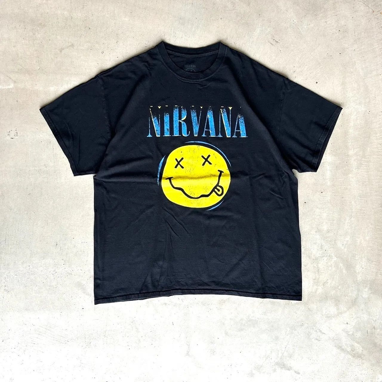 Nirvana：White Smiley Tシャツ | ロックTシャツ バンドTシャツ
