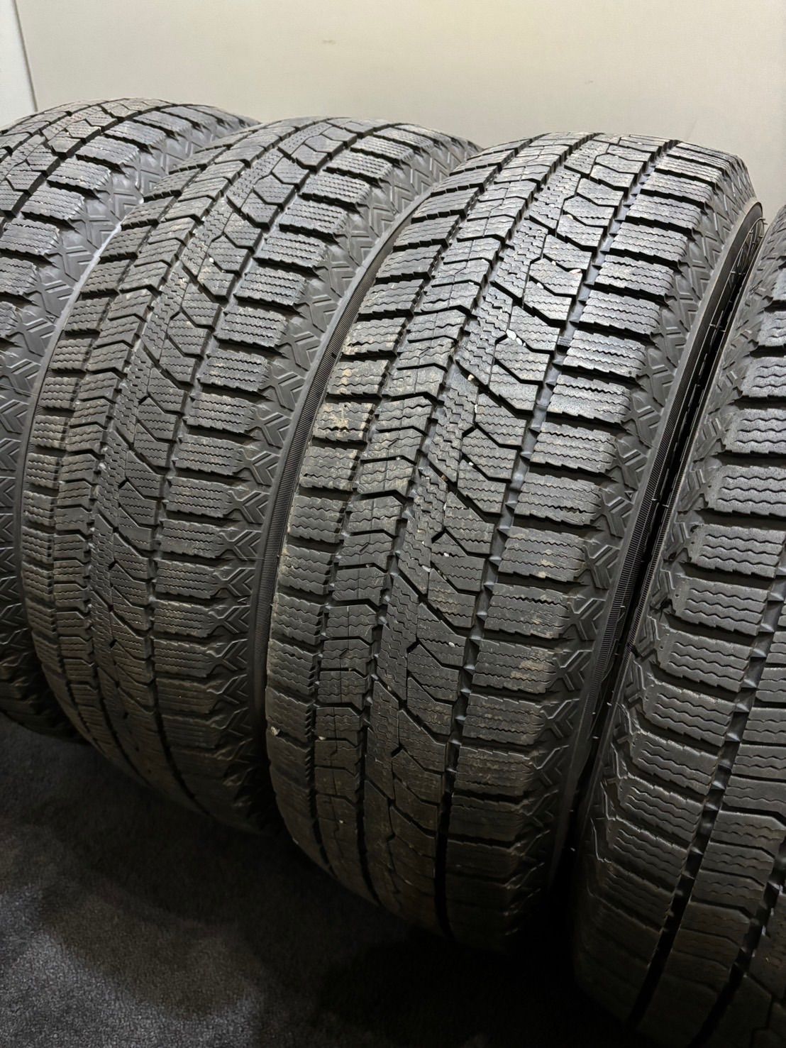 195/65R15 TOYO/OBSERVE GIZ2 23年製 スタッドレス 4本 ノア ヴォクシー プリウス (3-H501)