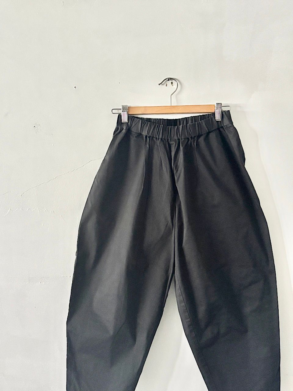 オローネ バルーンパンツ 黒 オローネ バルーンパンツ リネン ブラック