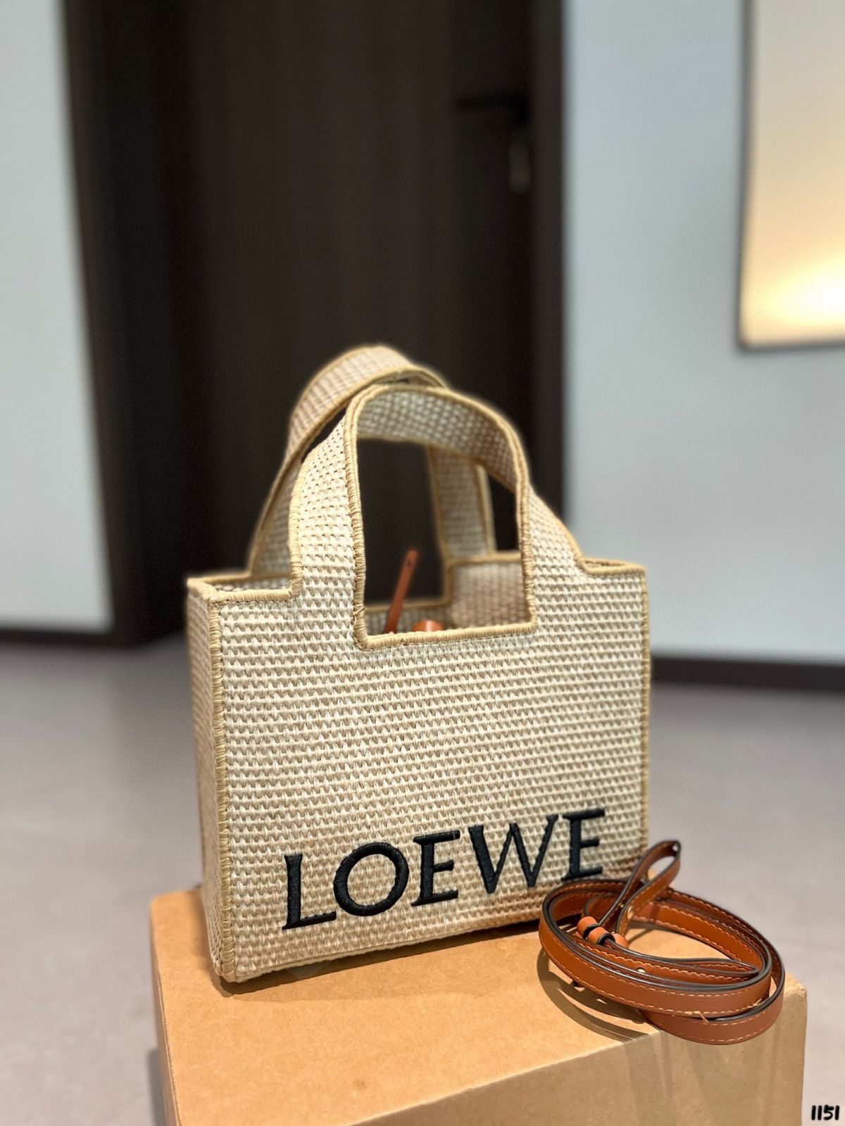 LOEWE/ロイウェイ社です かごバッグです箱付 - メルカリ