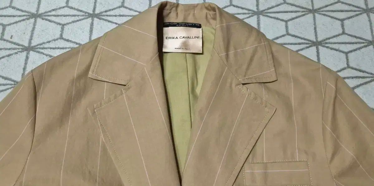 エリカ カヴァリーニ ストライプ ジャケット 販売しています