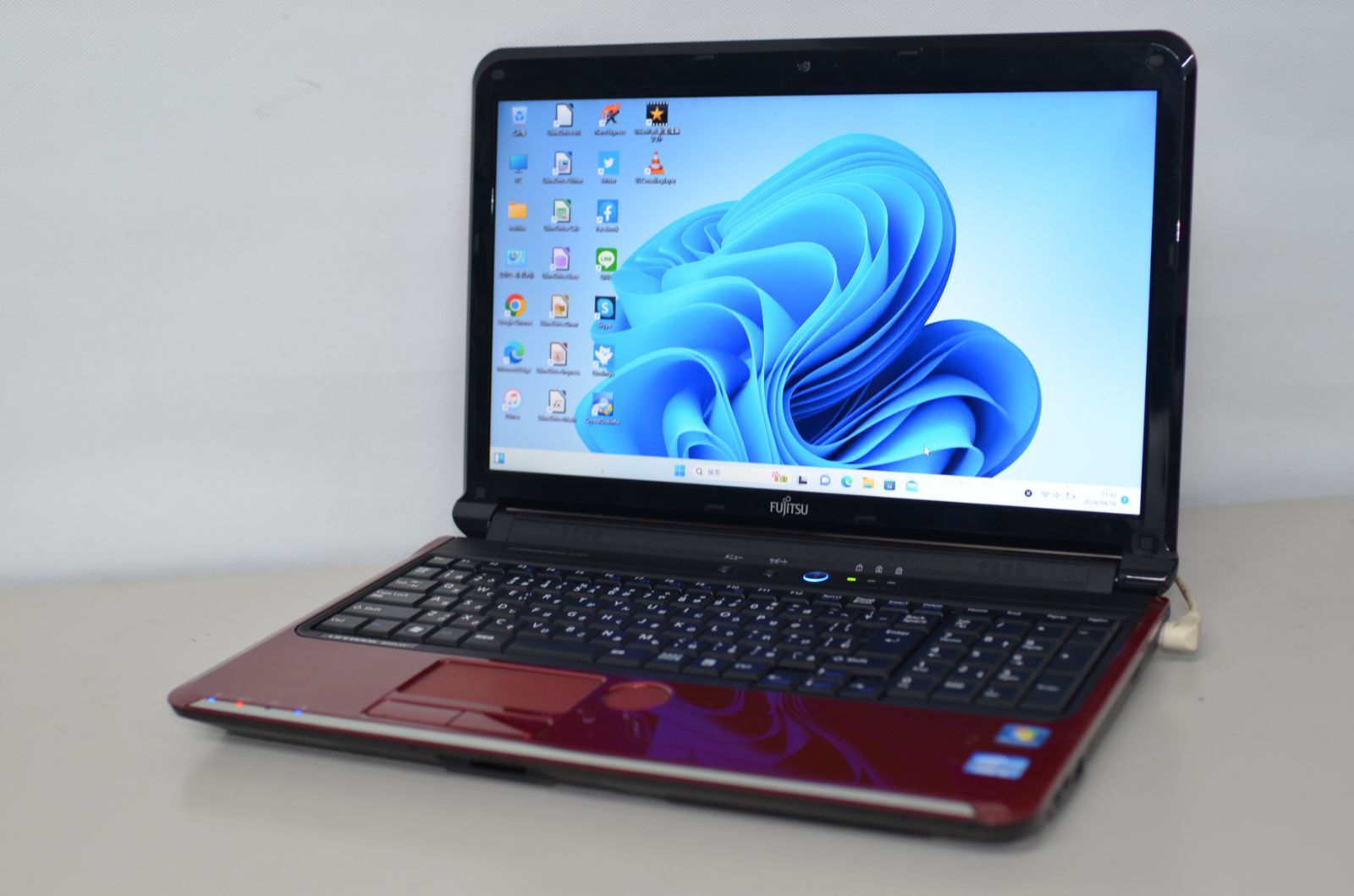 最新Windows11+office 爆速SSD240GB 富士通 LIFEBOOK AH45/EC i5