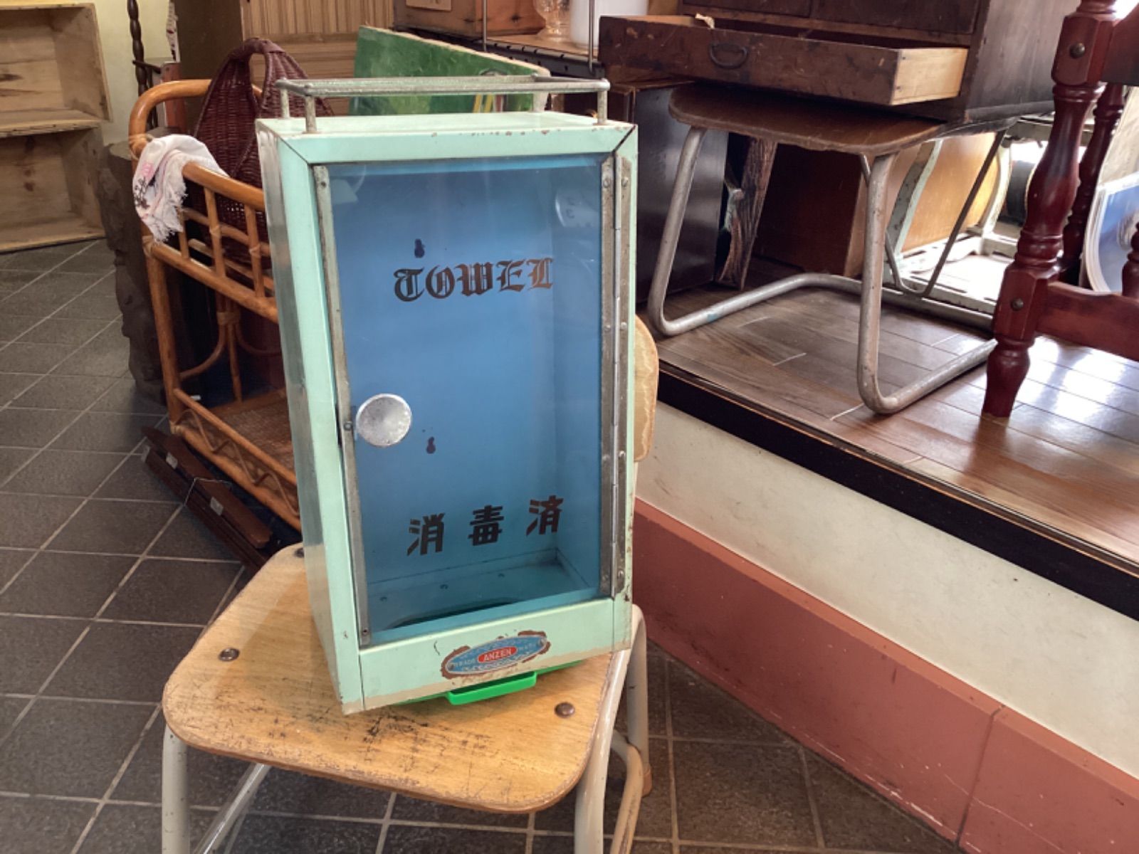 消毒済タオルケース　タオルストッカー　ヴィンテージ　理美容室　床屋 消毒済タオルケース タオルストッカー レトロ 昭和レトロ シャビー