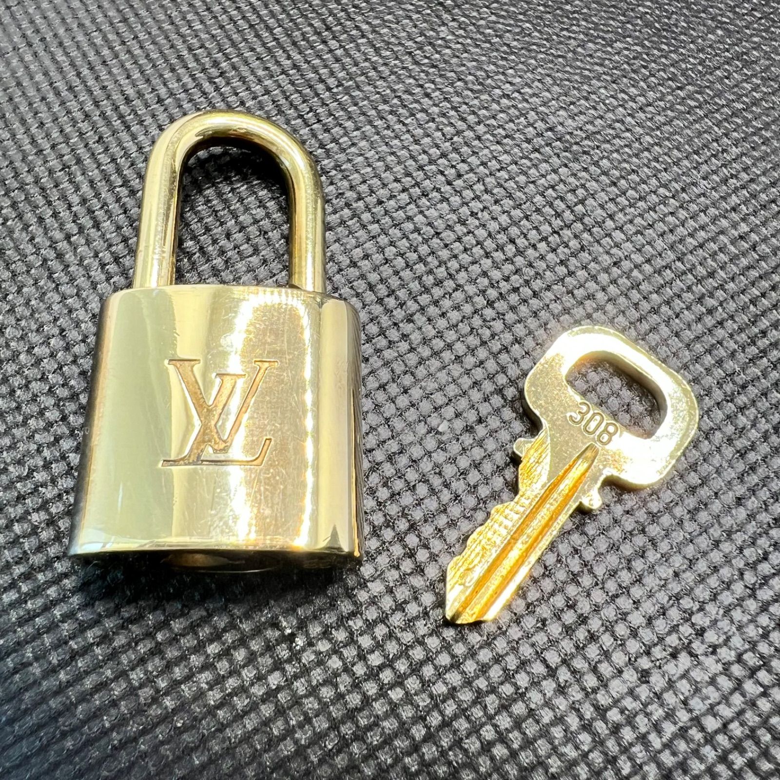 ✨極美品✨ LOUIS VUITTON 南京錠 パドロックカデナ＆喜平ネックレス 極美品 LOUIS VUITTON 南京錠 パドロックカデナ＆喜平ネックレス
