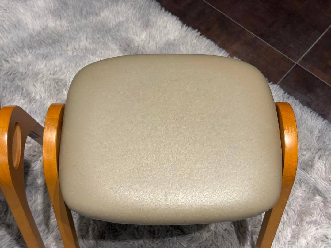 アイボリー 積み重ね椅子