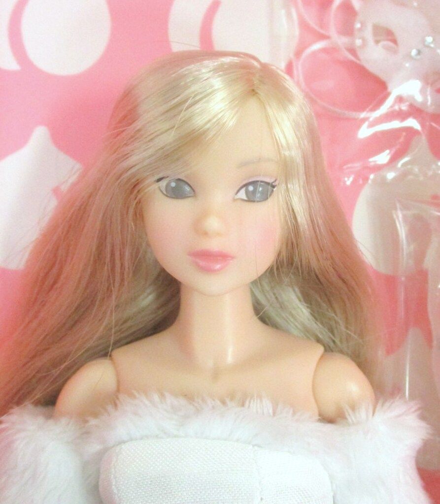 momokoDOLL