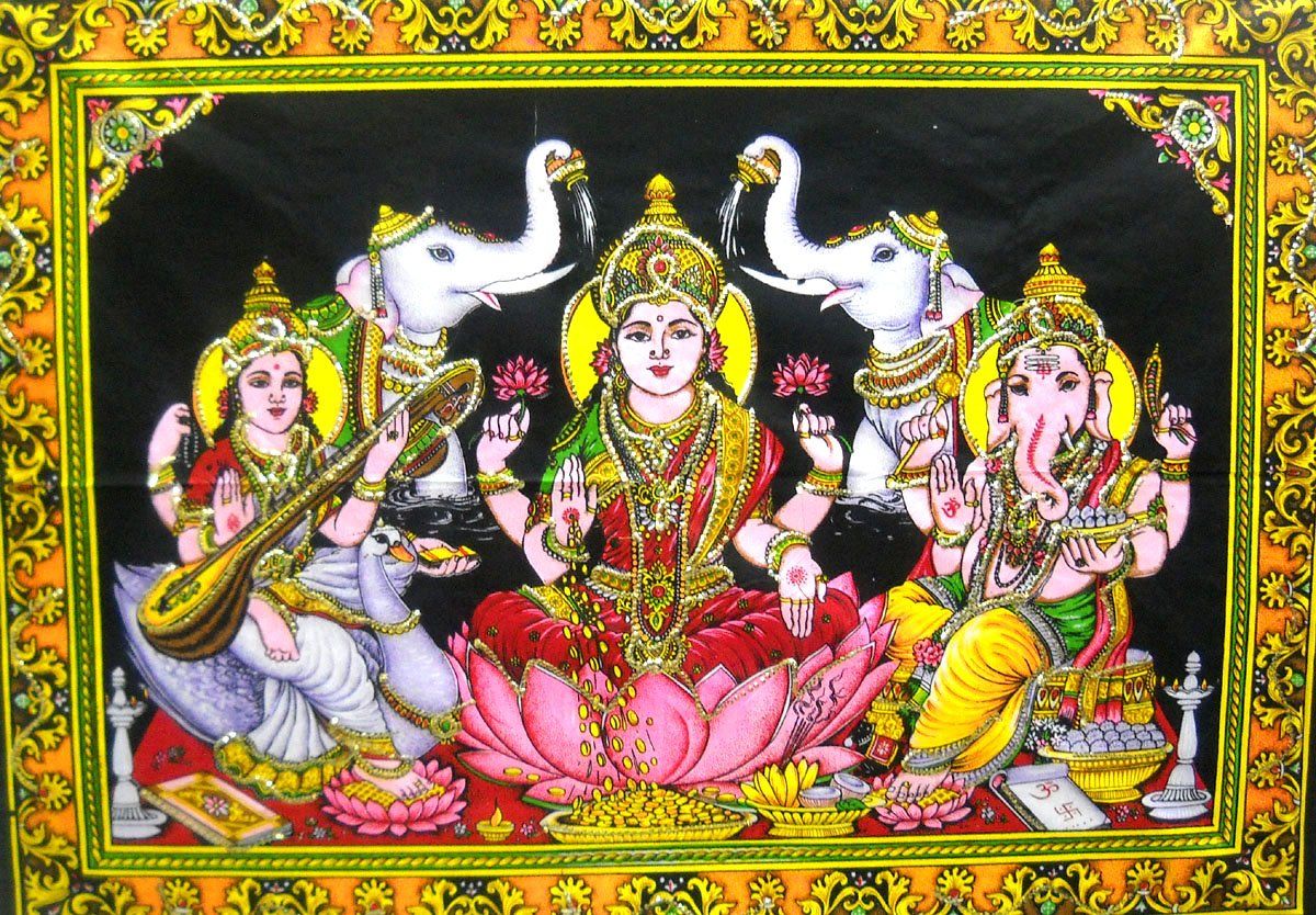 India Crafts 幸運のラクシュミー ガネーシャ サラワティ/ディワリ プージャン/ヒンズー教の神 スパンコール バティック コットン ウォールタペストリー 40インチ X 30インチ 