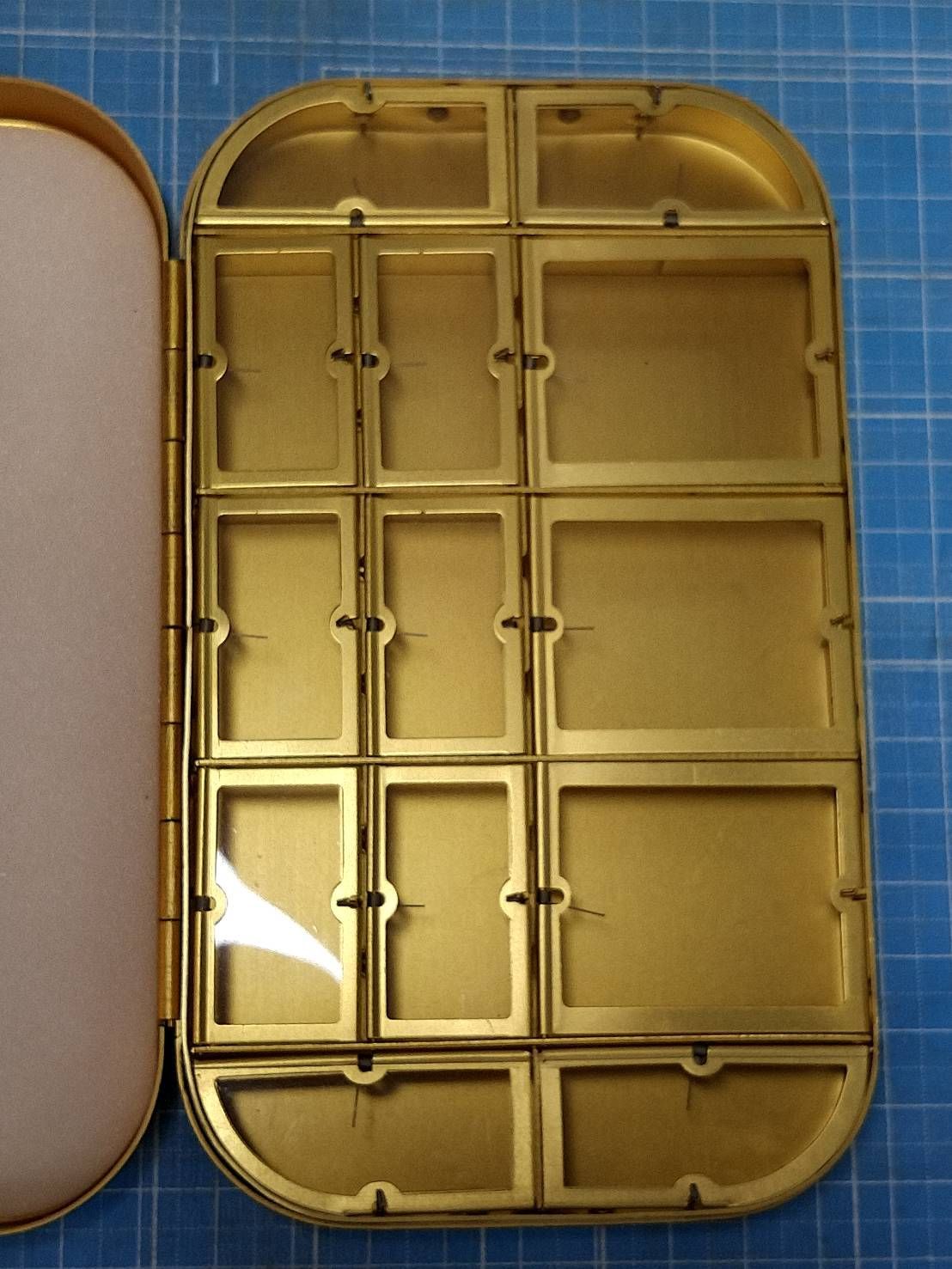 ＢＯＸ ０８