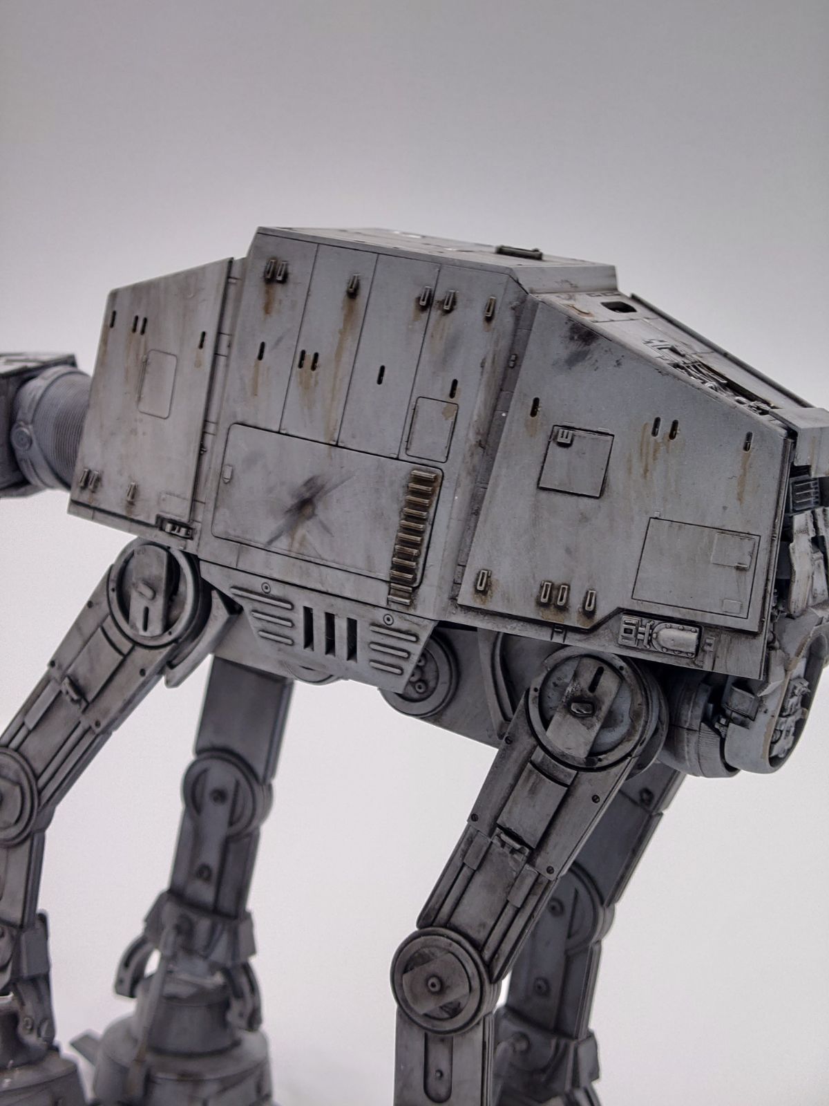 スターウォーズ AT-AT プラモデル 塗装完成品 バンダイ 1/144 - メルカリ