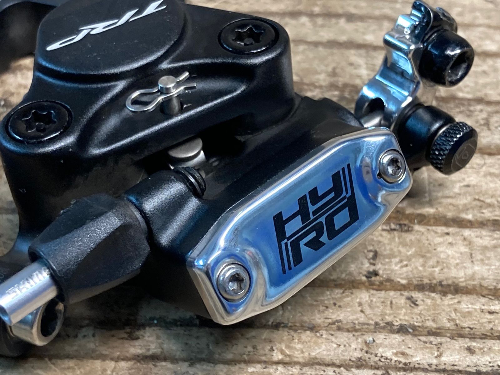 ディスクブレーキキャリパー