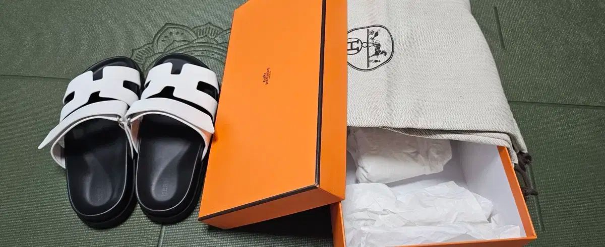 HERMES(エルメス) シプレ サンダル カーフスキン ＆ ブラン 白
